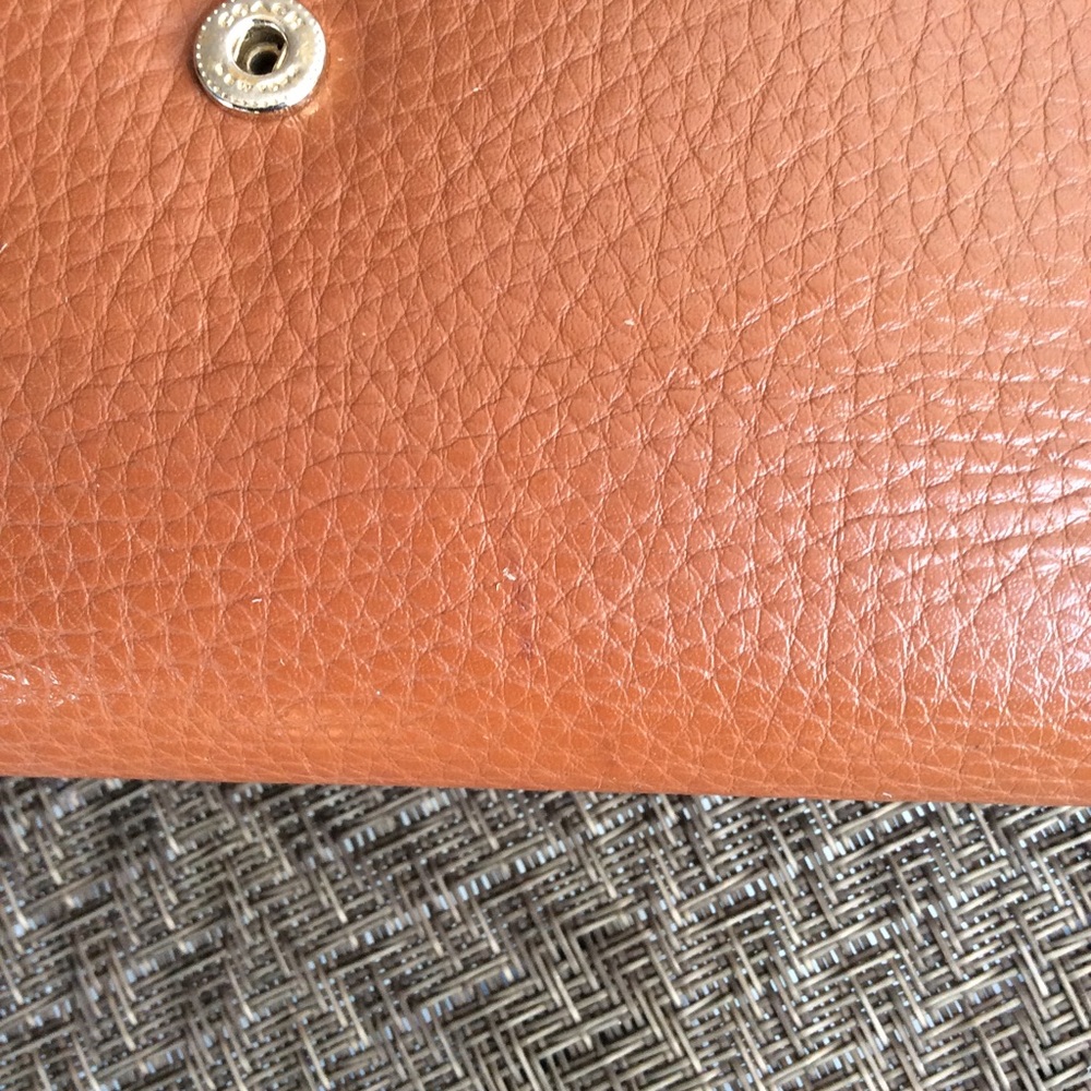 ❌SOLD❌ Coach Tan Leather Checkbook Wallet - Picture 4 of 8